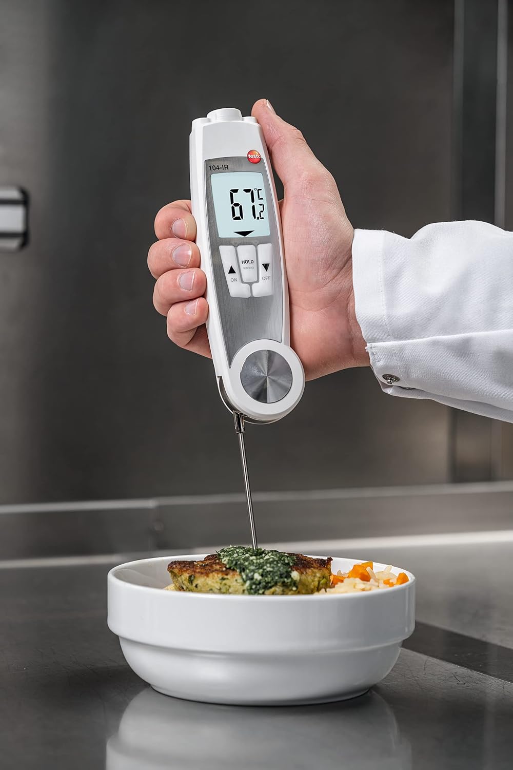 Testo 104-IR Infrared Thermometer Gun – Dual Temperature Gun for Surface and core temperatures – Waterproof Infrared Thermometer for up to 482 Degrees – HACCP Compliant