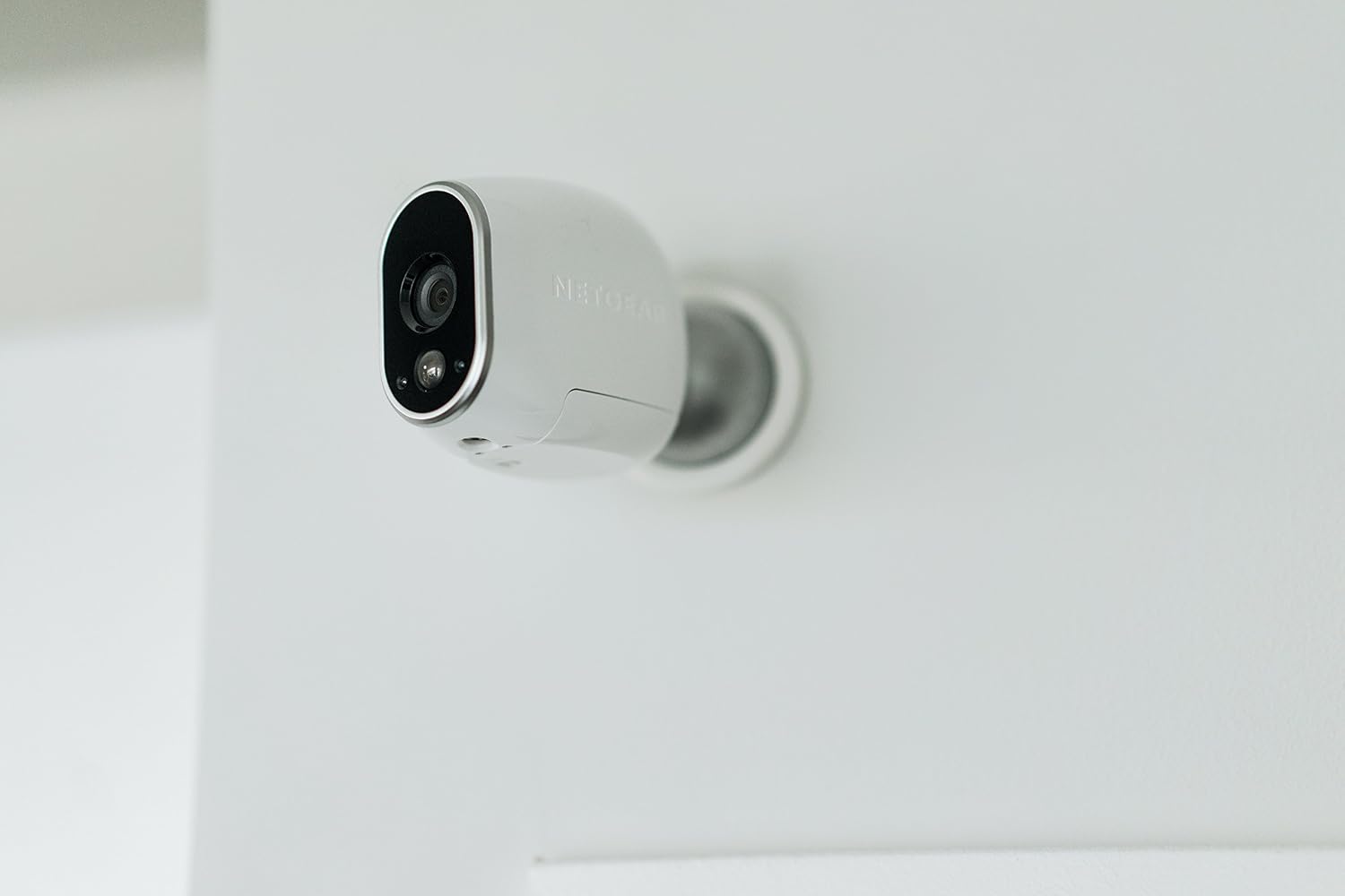 Arlo - Wireless Home Security Cameras with Motion Detection | Night vision, Indoor/Outdoor, HD Video, Wall Mount | Cloud Storage Included | 2 cameras - Eco Packaging (VMS3230B)
